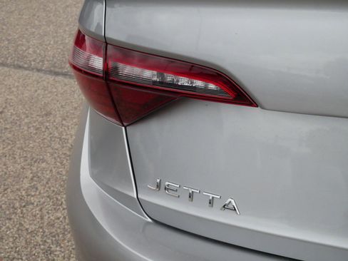 Used 2024 Volkswagen Jetta SE FWD image 17