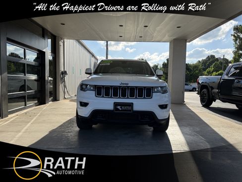 Used 2021 Jeep Grand Cherokee Laredo AWD/4WD image 3