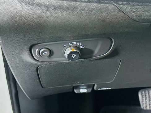 Used 2025 Buick Encore GX Preferred image 17