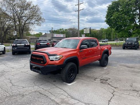 Used 2017 Toyota Tacoma TRD Off-Road w/ Tow Package RWD image 1