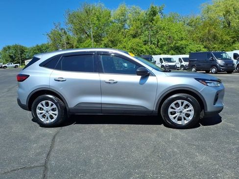 Used 2023 Ford Escape Active w/ Tech Pack #1 AWD/4WD image 8