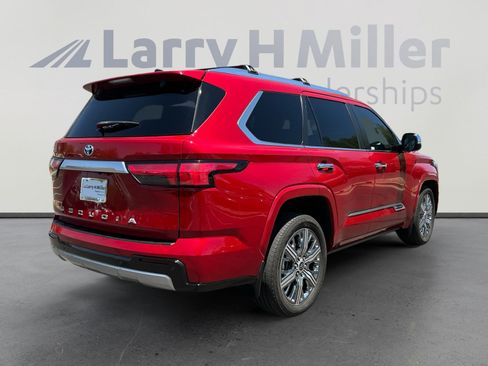 Used 2024 Toyota Sequoia Capstone AWD/4WD image 5