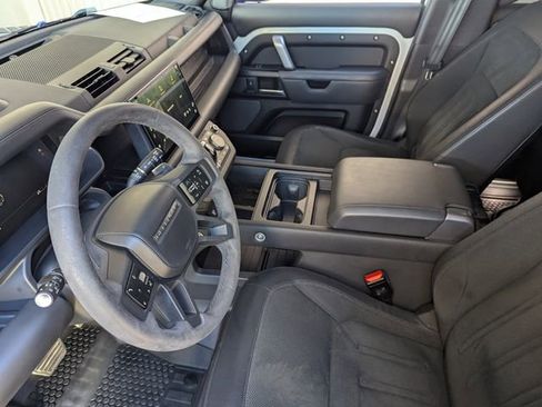 Used 2023 Land Rover Defender 110 image 21