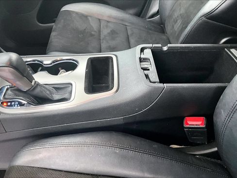 Used 2022 Jeep Grand Cherokee Laredo X RWD image 19