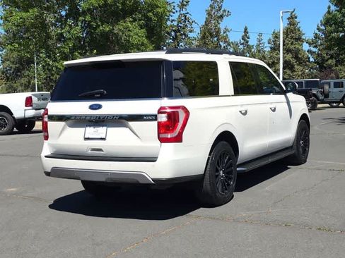 Used 2018 Ford Expedition Max XLT w/ Equipment Group 202A AWD/4WD image 8