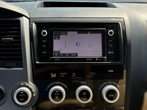 Used 2017 Toyota Sequoia SR5 AWD/4WD image 26