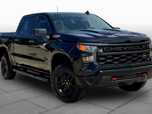 Used 2024 Chevrolet Silverado 1500 Custom Trail Boss w/ LPO, Dark Essentials Package image 3