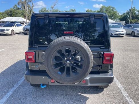 Used 2023 Jeep Wrangler Unlimited Sahara AWD/4WD image 3