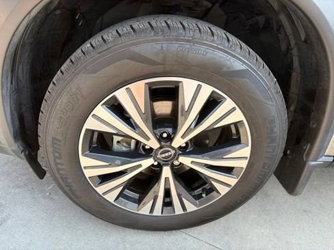 Used 2023 Nissan Rogue SV FWD image 10