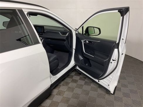 Used 2019 Toyota RAV4 LE w/ Carpet Mat Package image 32