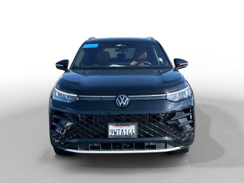 Certified 2025 Volkswagen Tiguan SEL R-Line AWD/4WD image 8