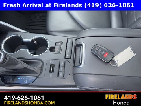 Used 2020 Toyota Highlander XLE image 22