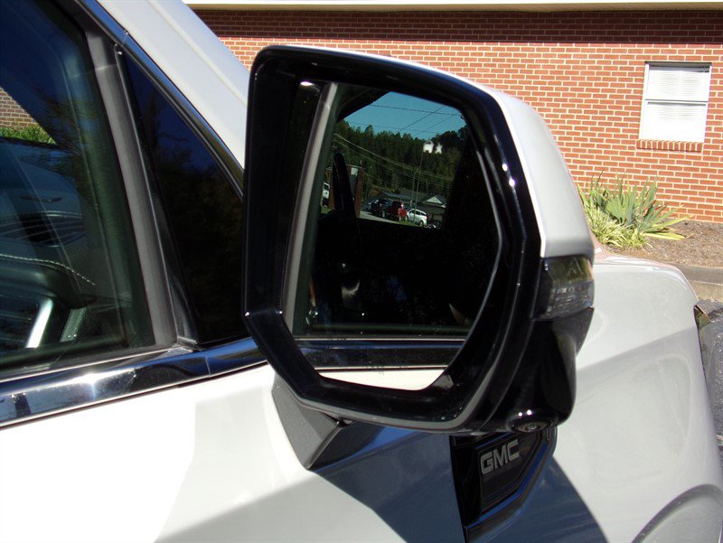 Used 2024 GMC Yukon XL Denali Ultimate AWD/4WD image 13