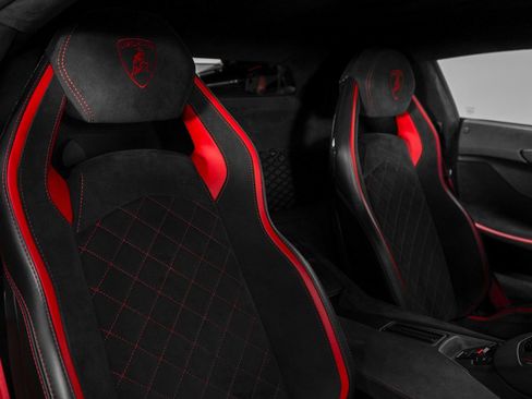 Used 2018 Lamborghini Aventador S image 32