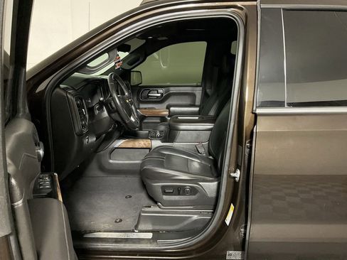 Used 2019 Chevrolet Silverado 1500 High Country w/ Technology Package AWD/4WD image 21