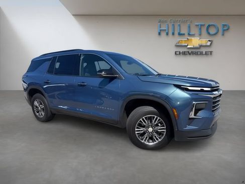 Used 2026 Chevrolet Traverse LT AWD/4WD image 2