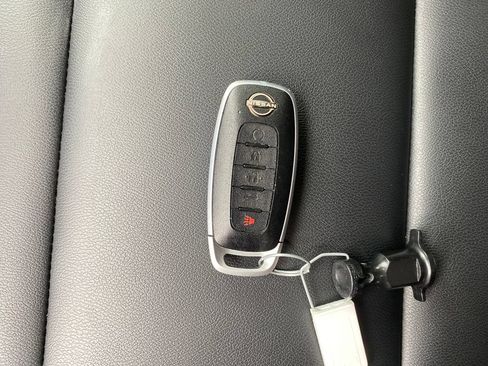 Used 2025 Nissan Murano SV AWD/4WD image 30