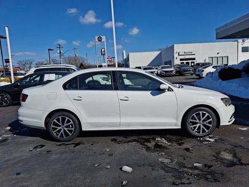 Used 2017 Volkswagen Jetta SE image 7