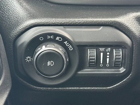 Used 2022 Jeep Wrangler Unlimited Sport AWD/4WD image 28