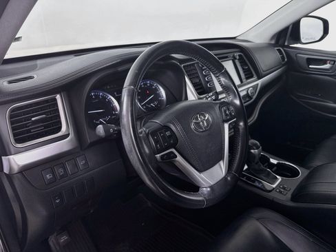 Used 2017 Toyota Highlander XLE AWD/4WD image 9