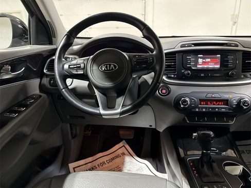 Used 2016 Kia Sorento EX w/ EX Premium Package image 11