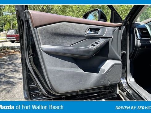 Used 2023 Nissan Rogue SV FWD image 17