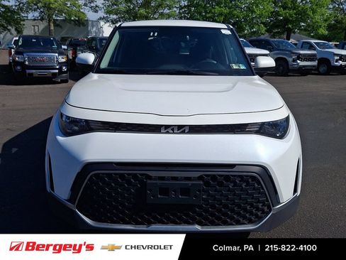 Used 2023 Kia Soul LX w/ Option Group 015 FWD image 2