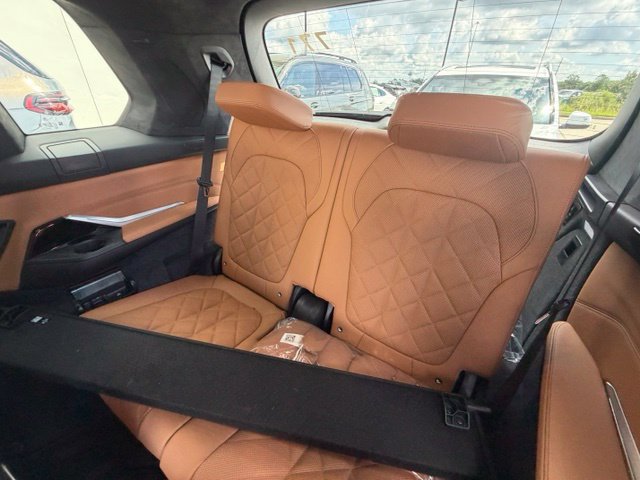 Used 2026 BMW X7 xDrive40i w/ M Sport Package AWD/4WD image 20