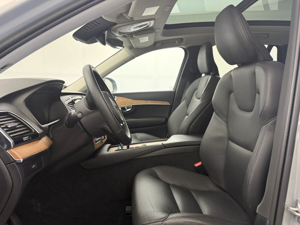 Used 2024 Volvo XC90 B6 Plus AWD/4WD image 17