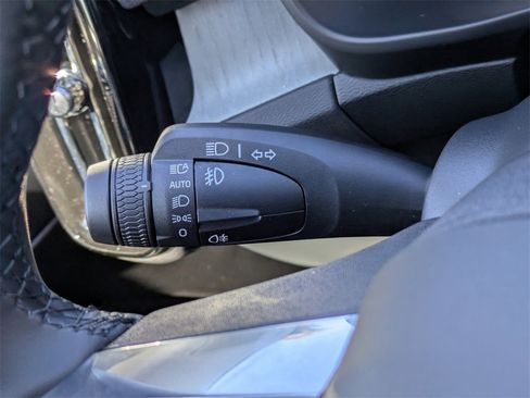 Used 2026 Volvo XC40 B4 Core image 35