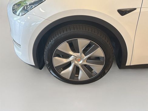 Used 2023 Tesla Model Y Long Range AWD/4WD image 10