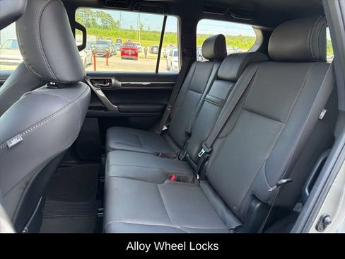 Used 2021 Lexus GX 460 Premium w/ Premium Package AWD/4WD image 19