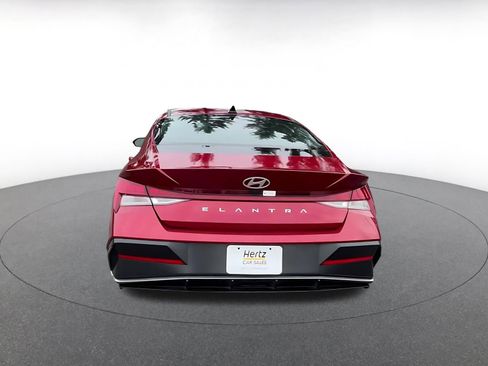Used 2025 Hyundai Elantra SEL image 12