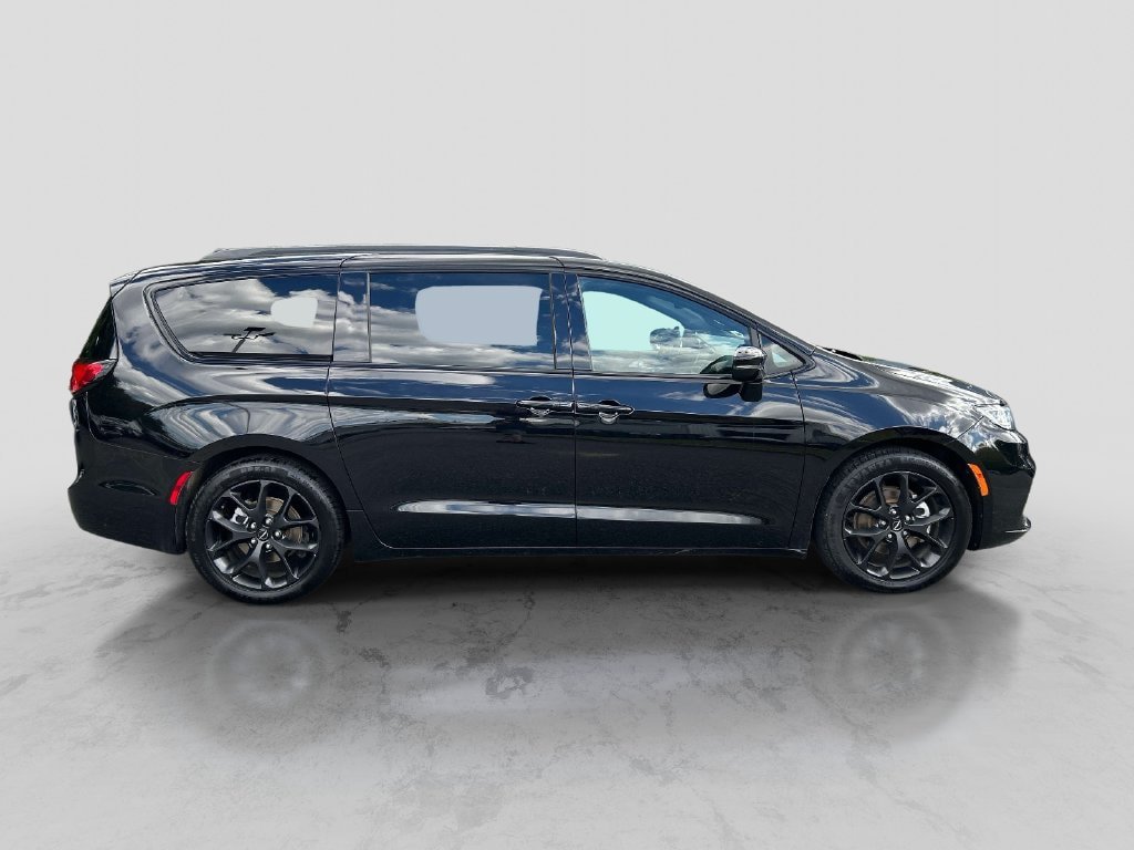 Used 2025 Chrysler Pacifica Limited FWD image 6