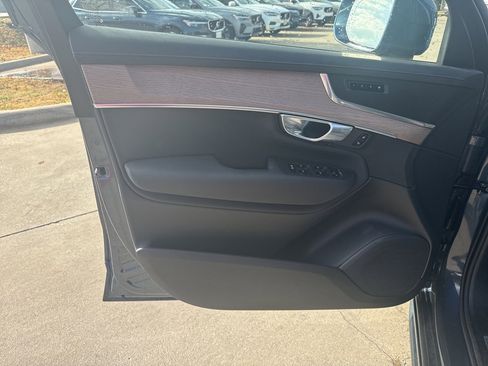 Certified 2025 Volvo XC90 B6 Plus image 20