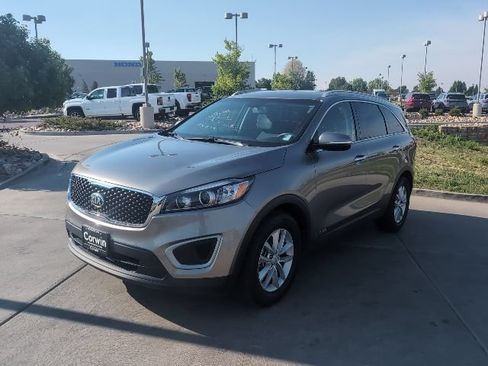 Used 2017 Kia Sorento AWD image 3