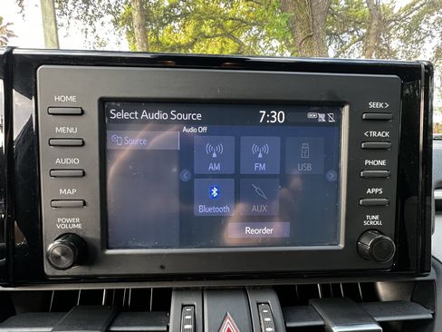 Used 2019 Toyota RAV4 XLE Premium image 25