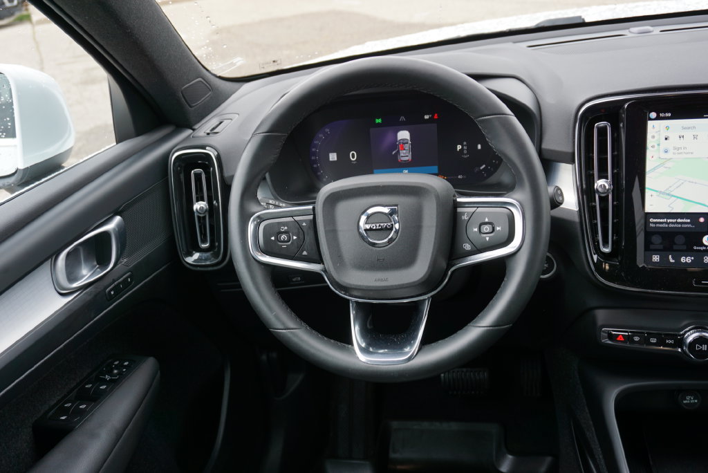 Used 2024 Volvo XC40 B5 Core AWD/4WD image 14