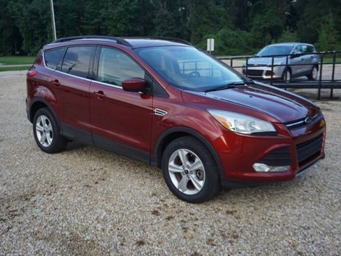 Used 2016 Ford Escape SE w/ Equipment Group 201A AWD/4WD image 2