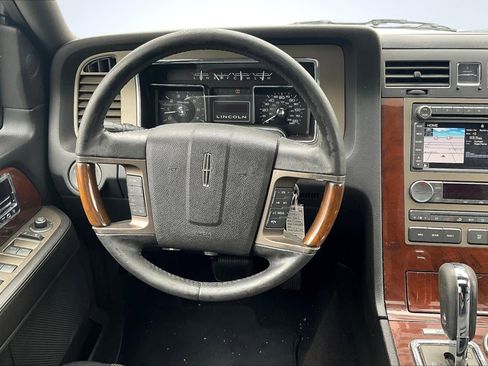 Used 2014 Lincoln Navigator 2WD image 5