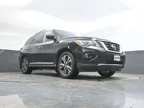 Used 2017 Nissan Pathfinder Platinum w/ Family Entertainment Package AWD/4WD image 29