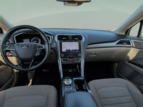 Used 2020 Ford Fusion SE image 31