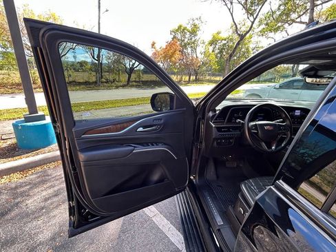 Used 2023 Cadillac Escalade Sport Platinum w/ LPO, ONYX Package image 27