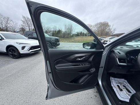 Used 2023 GMC Terrain SLE w/ Driver Convenience Package image 22