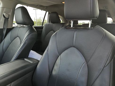 Used 2024 Toyota Highlander Limited FWD image 25