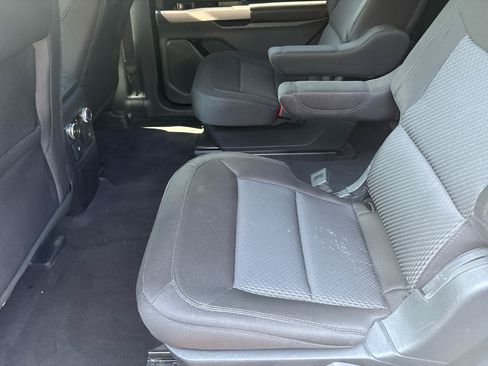 Used 2023 Ford Explorer XLT AWD/4WD image 21