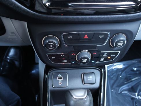 Used 2019 Jeep Compass Limited FWD image 35