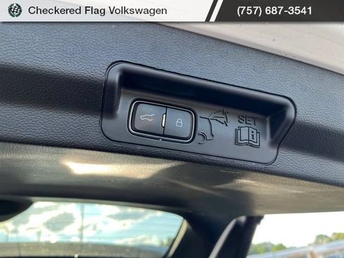 Used 2020 Ford Explorer XLT w/ Equipment Group 202A AWD/4WD image 20