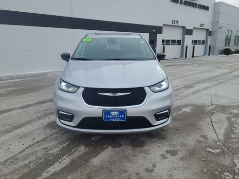 Used 2024 Chrysler Pacifica Limited image 9