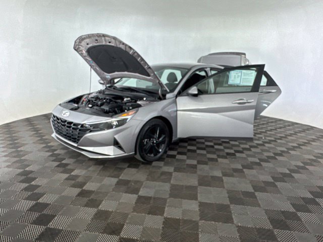 Used 2023 Hyundai Elantra SEL FWD image 11